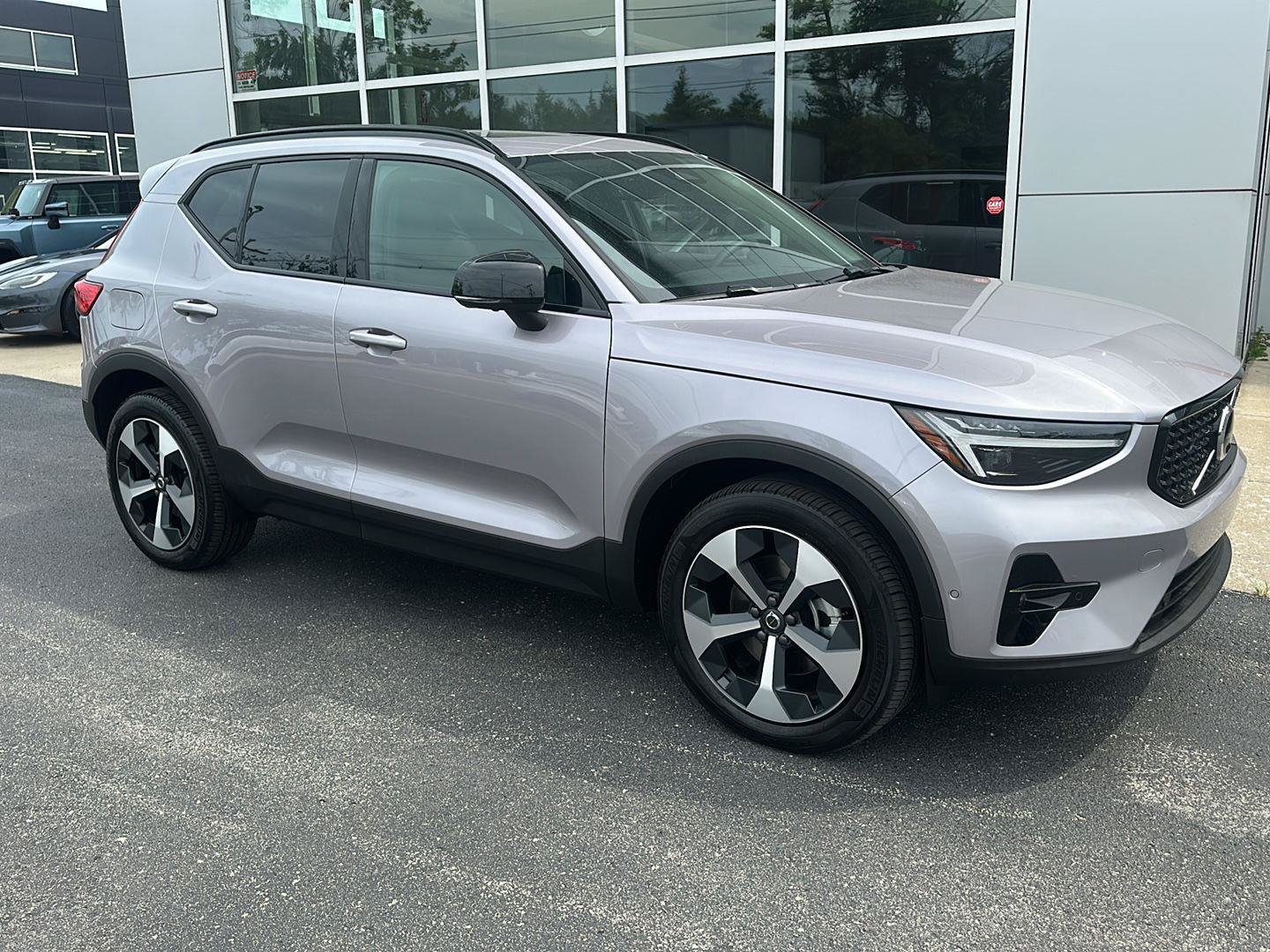 Used 2026 Volvo XC40 B5 Plus AWD/4WD image 1