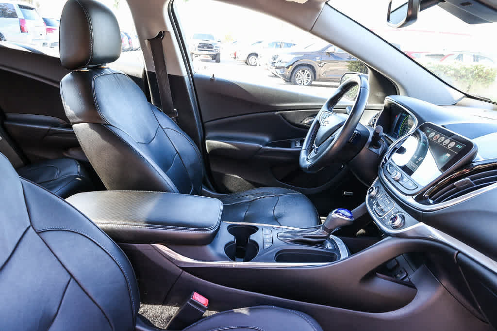 Used 2018 Chevrolet Volt Premier w/ Driver Confidence Package FWD image 18