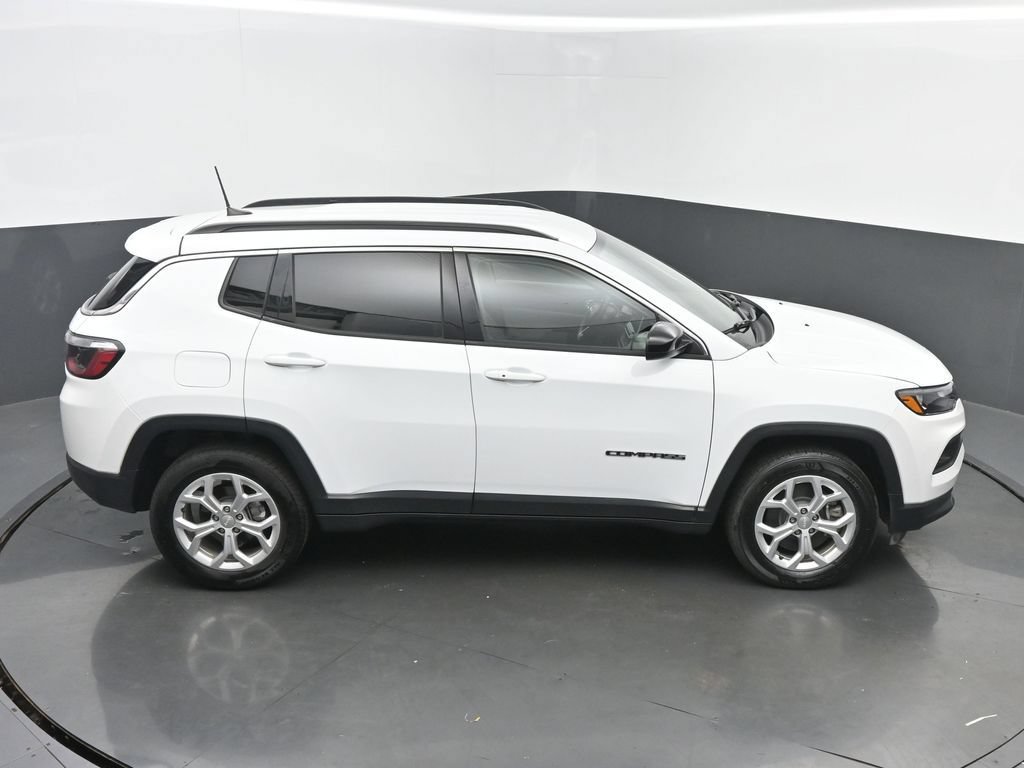 Used 2024 Jeep Compass Latitude AWD/4WD image 45