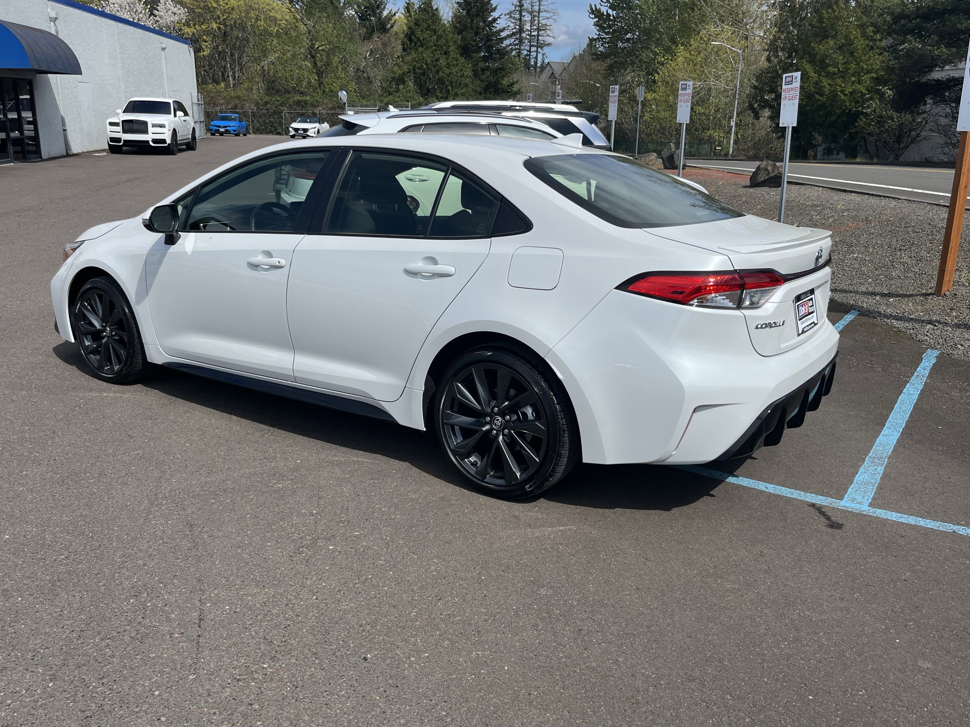 Used 2024 Toyota Corolla SE w/ SE Package FWD image 3