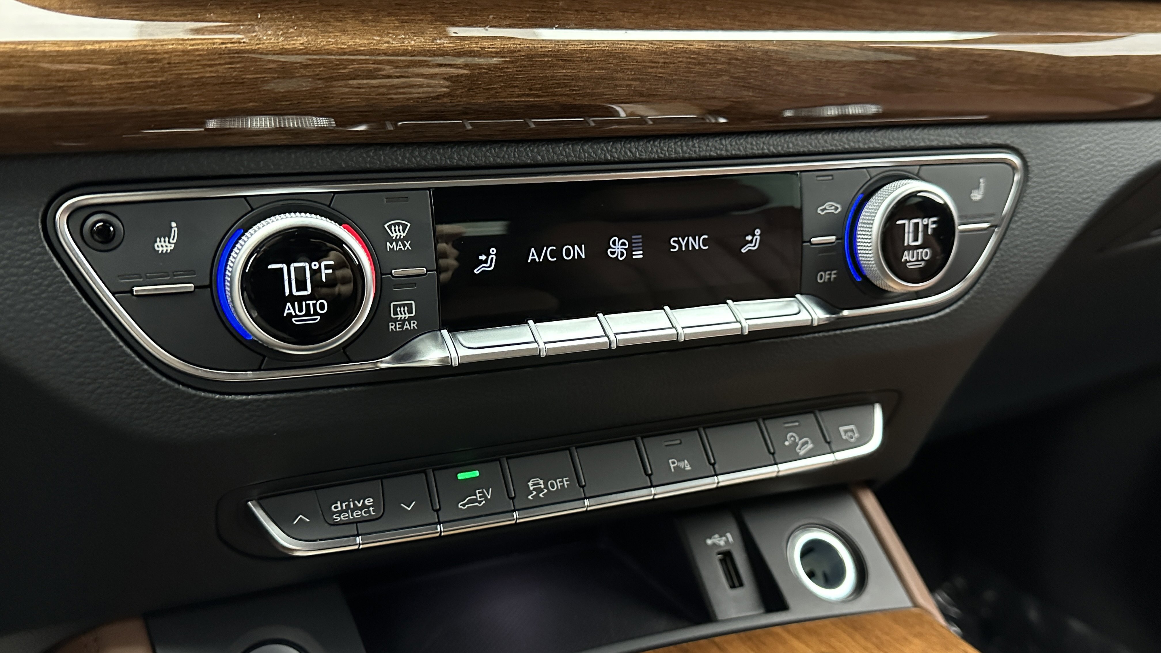 Used 2022 Audi Q5 e Premium Plus w/ Premium Plus Package image 17