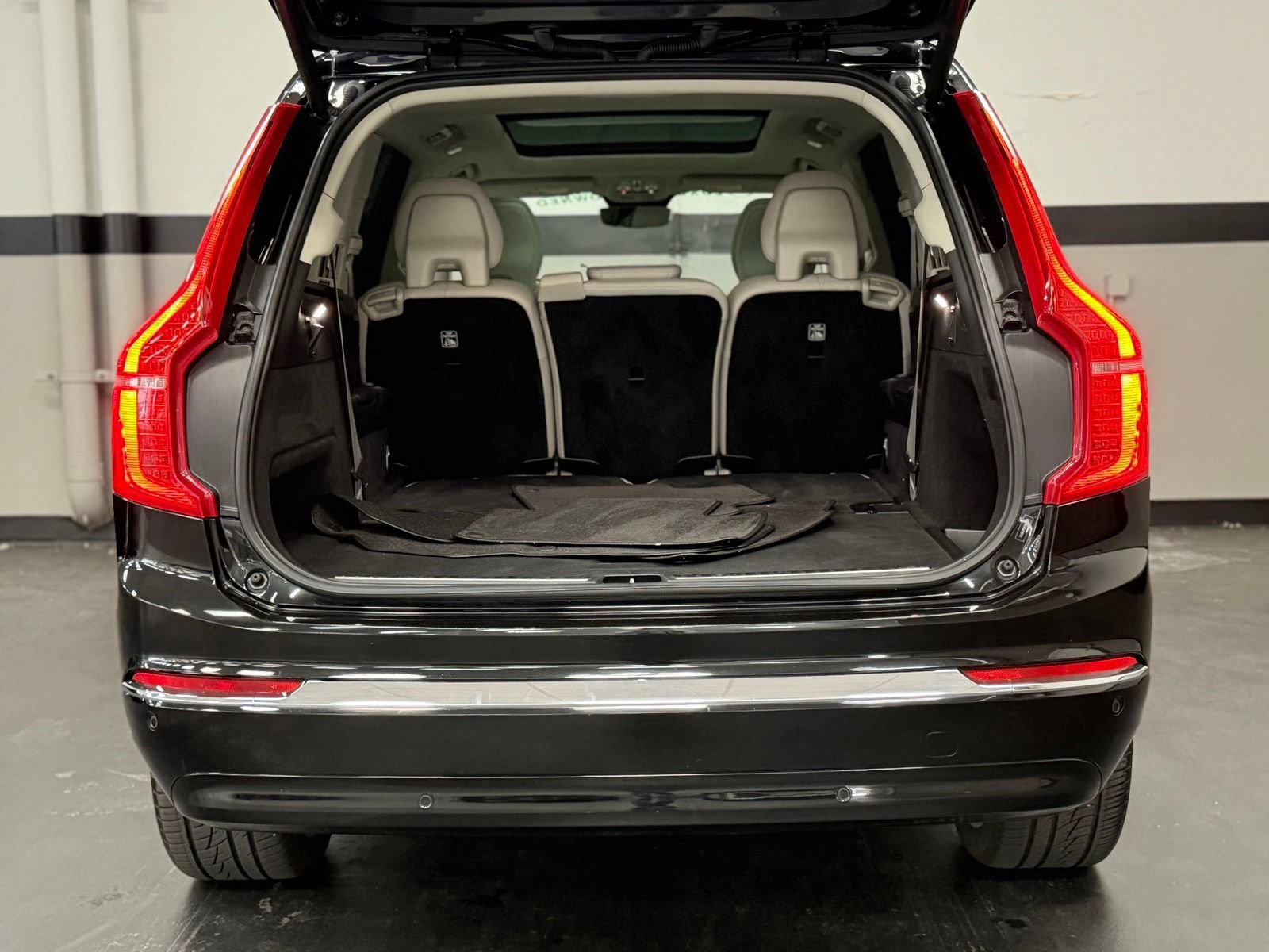 Used 2023 Volvo XC90 B6 Plus AWD/4WD image 16