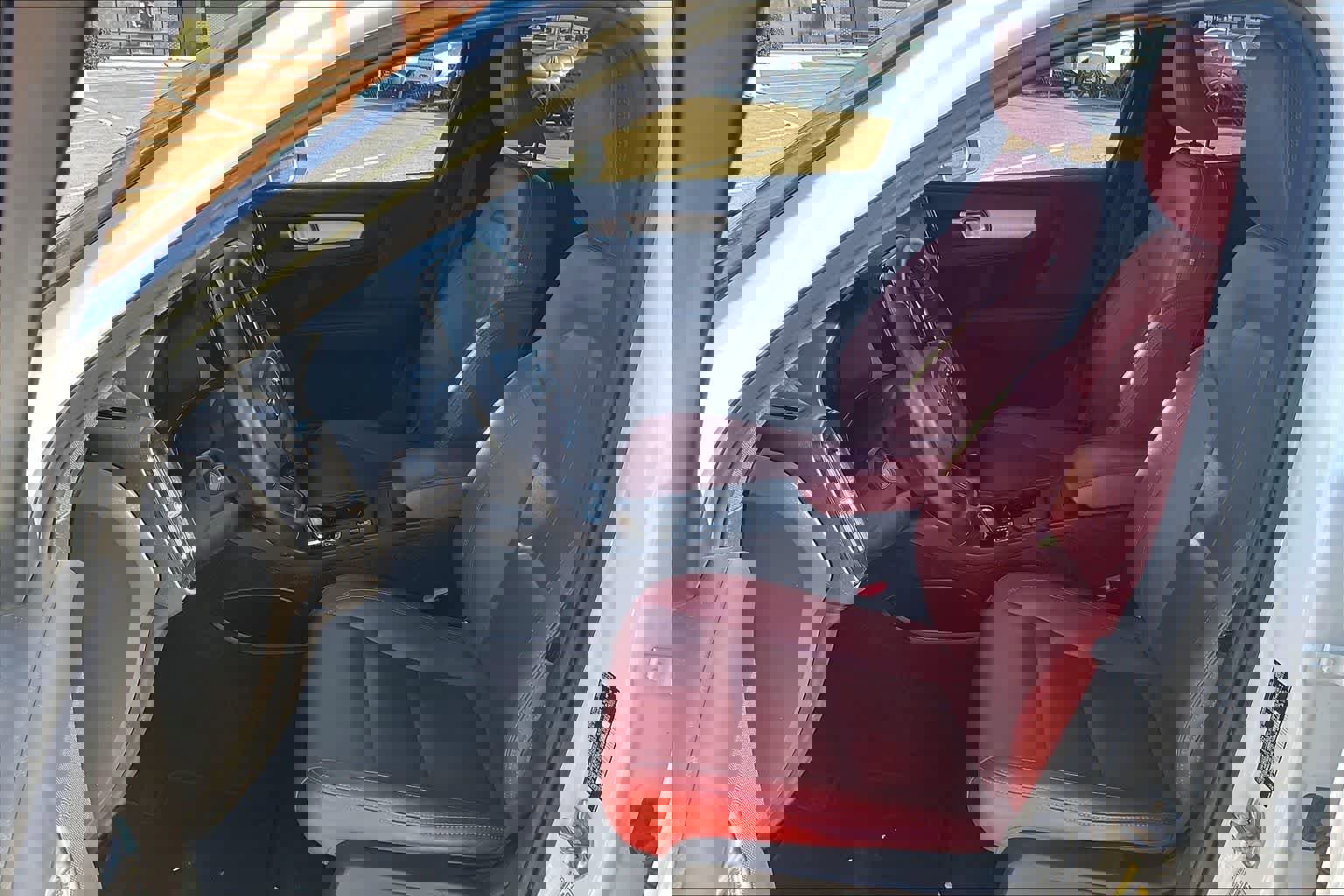 Used 2019 Volvo XC40 T5 Momentum image 11