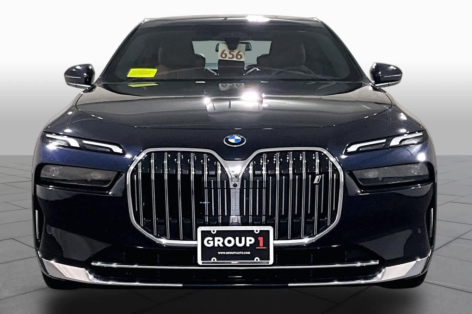 Used 2024 BMW i7 xDrive60 AWD/4WD image 3