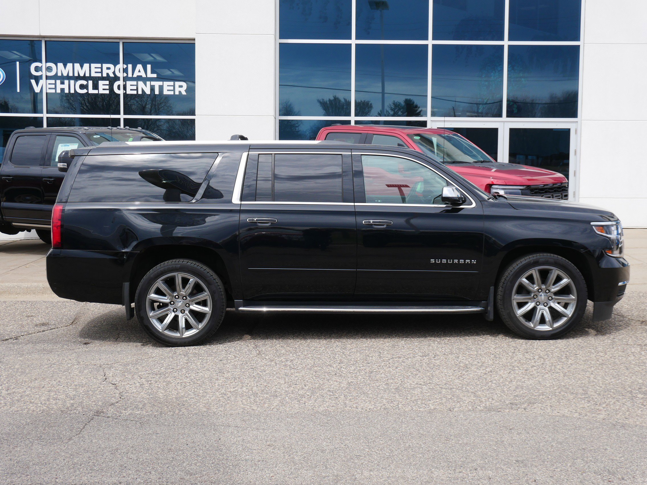 Used 2017 Chevrolet Suburban Premier AWD/4WD image 2