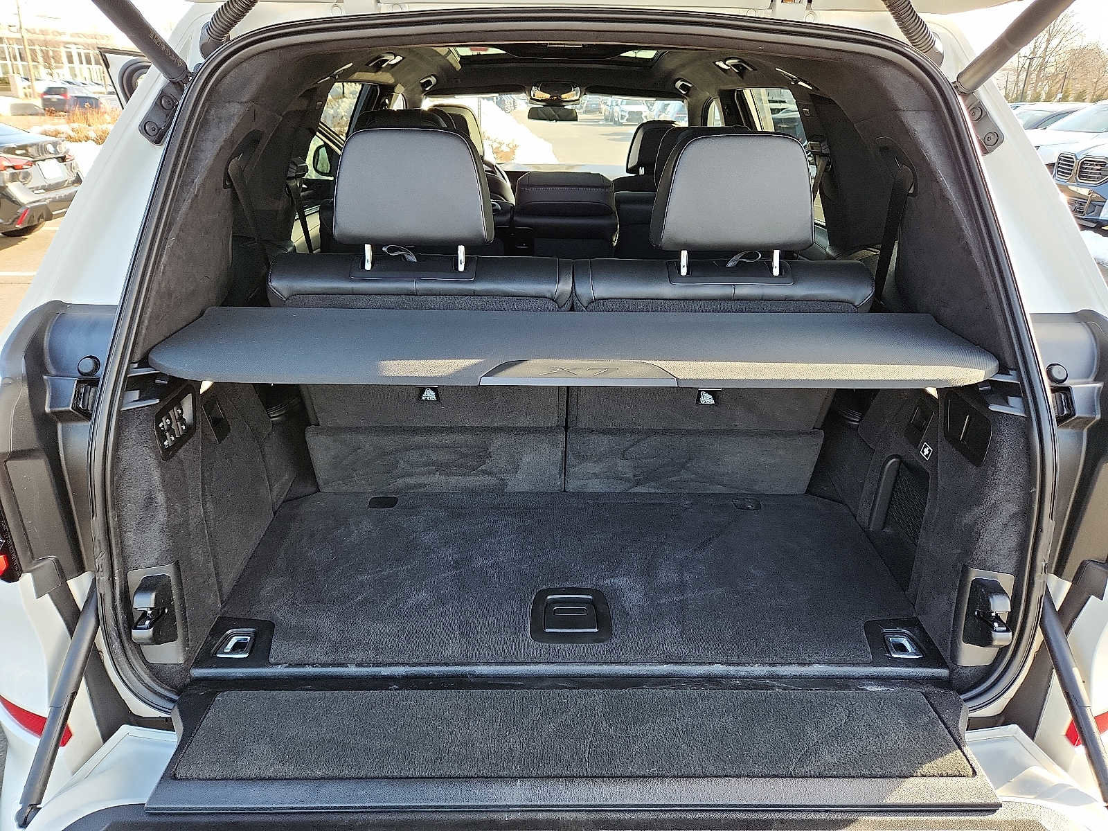 Certified 2024 BMW X7 xDrive40i w/ M Sport Package image 26