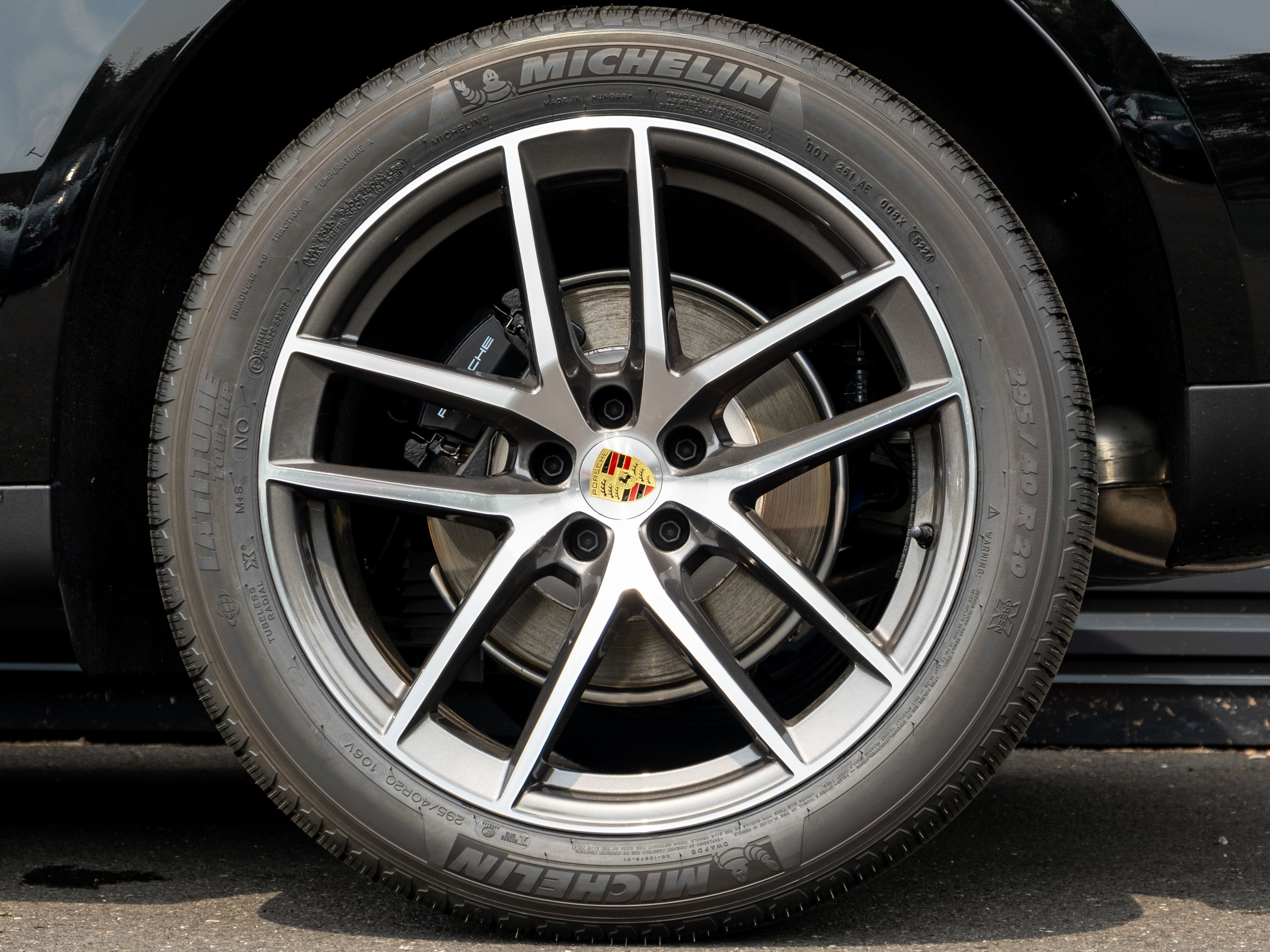 Certified 2025 Porsche Macan image 13