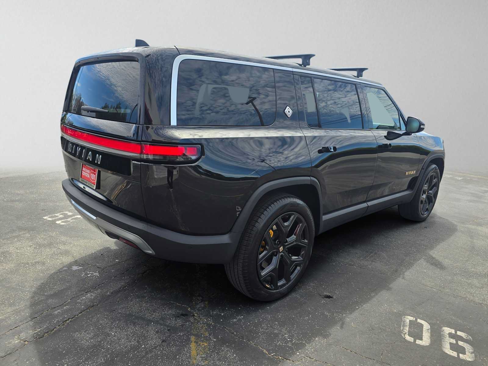 Used 2024 Rivian R1S Adventure AWD/4WD image 3