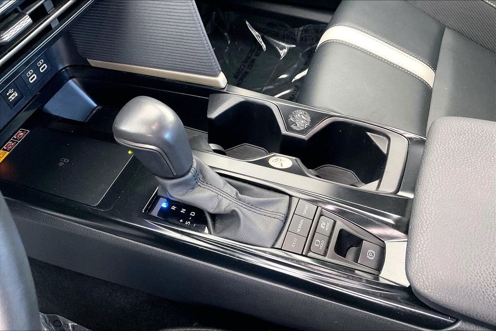 Used 2025 Toyota Camry SE image 19