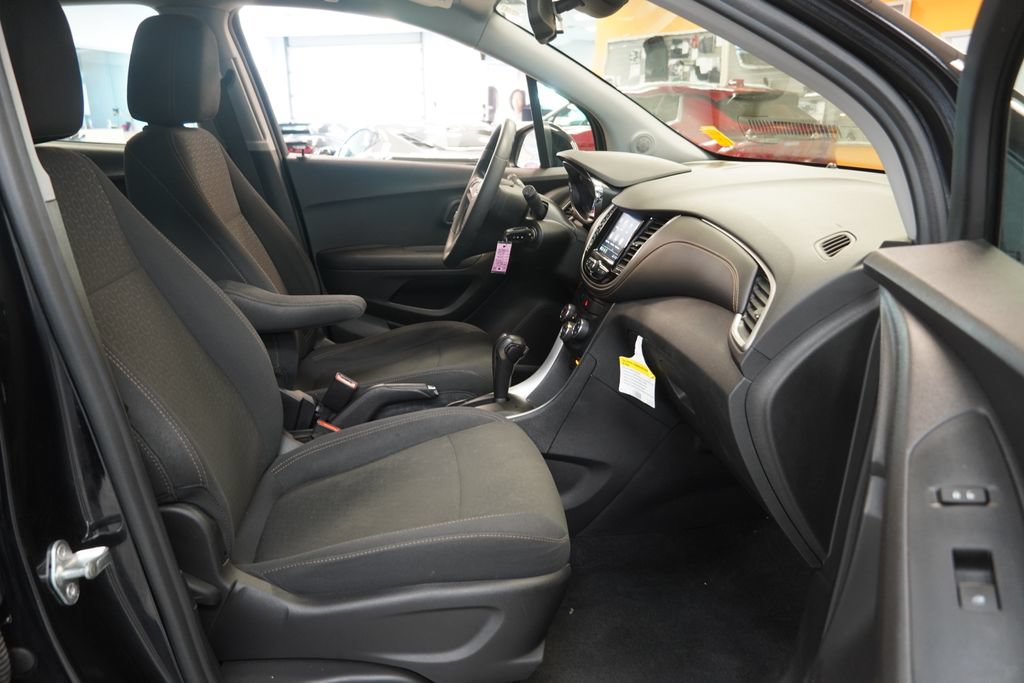 Used 2020 Chevrolet Trax LS FWD image 31