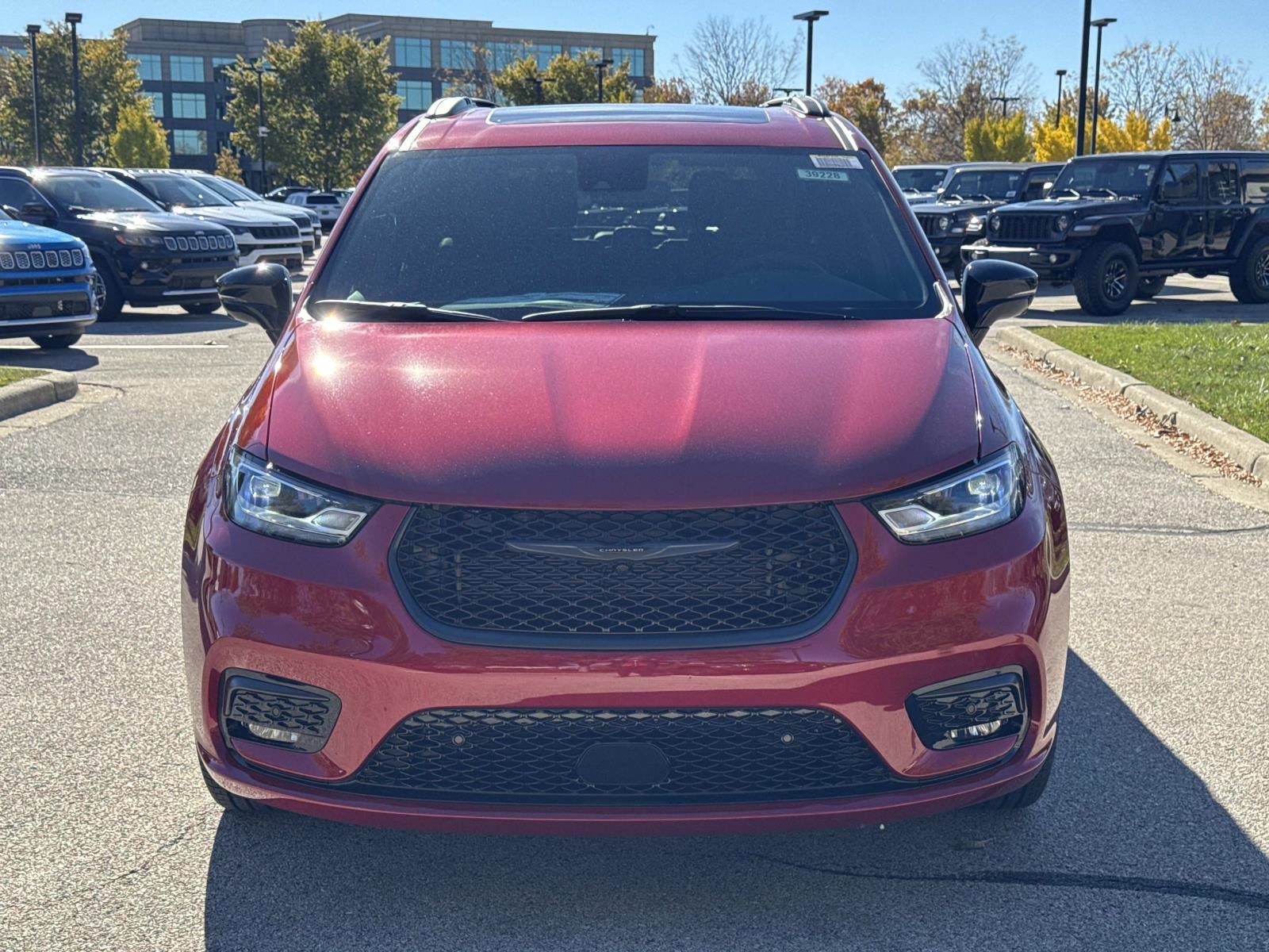 New 2026 Chrysler Pacifica Select video 2