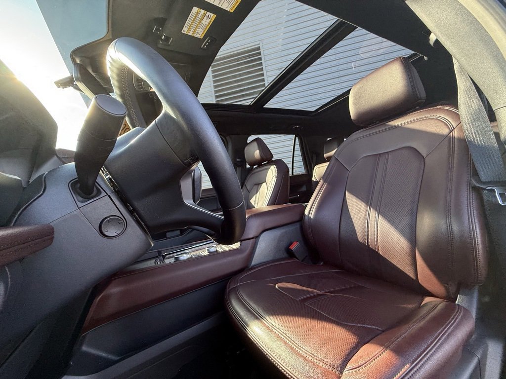 Used 2024 Ford Expedition Limited image 4