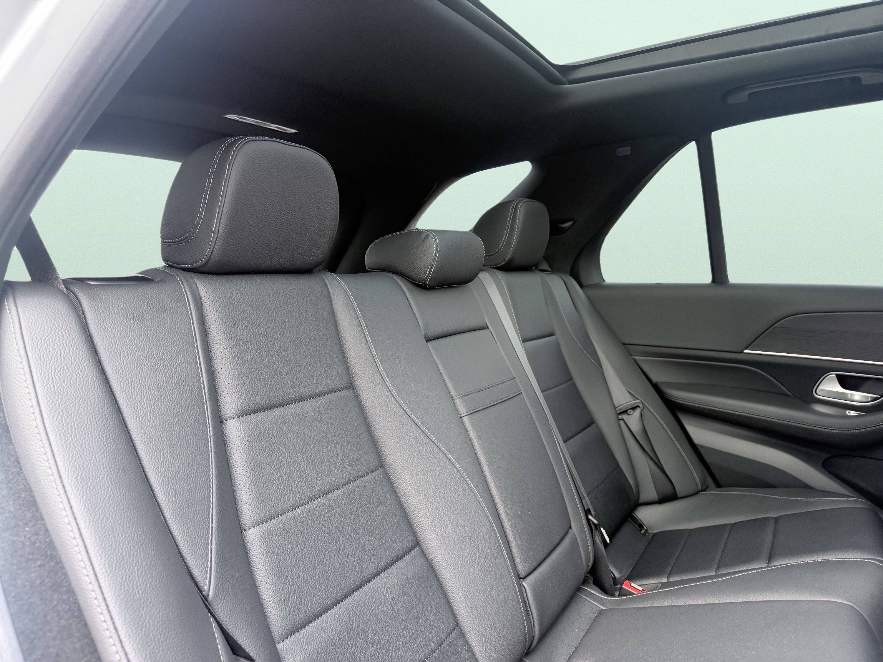 Used 2025 Mercedes-Benz GLE 450e 4MATIC w/ AMG Line Exterior image 26