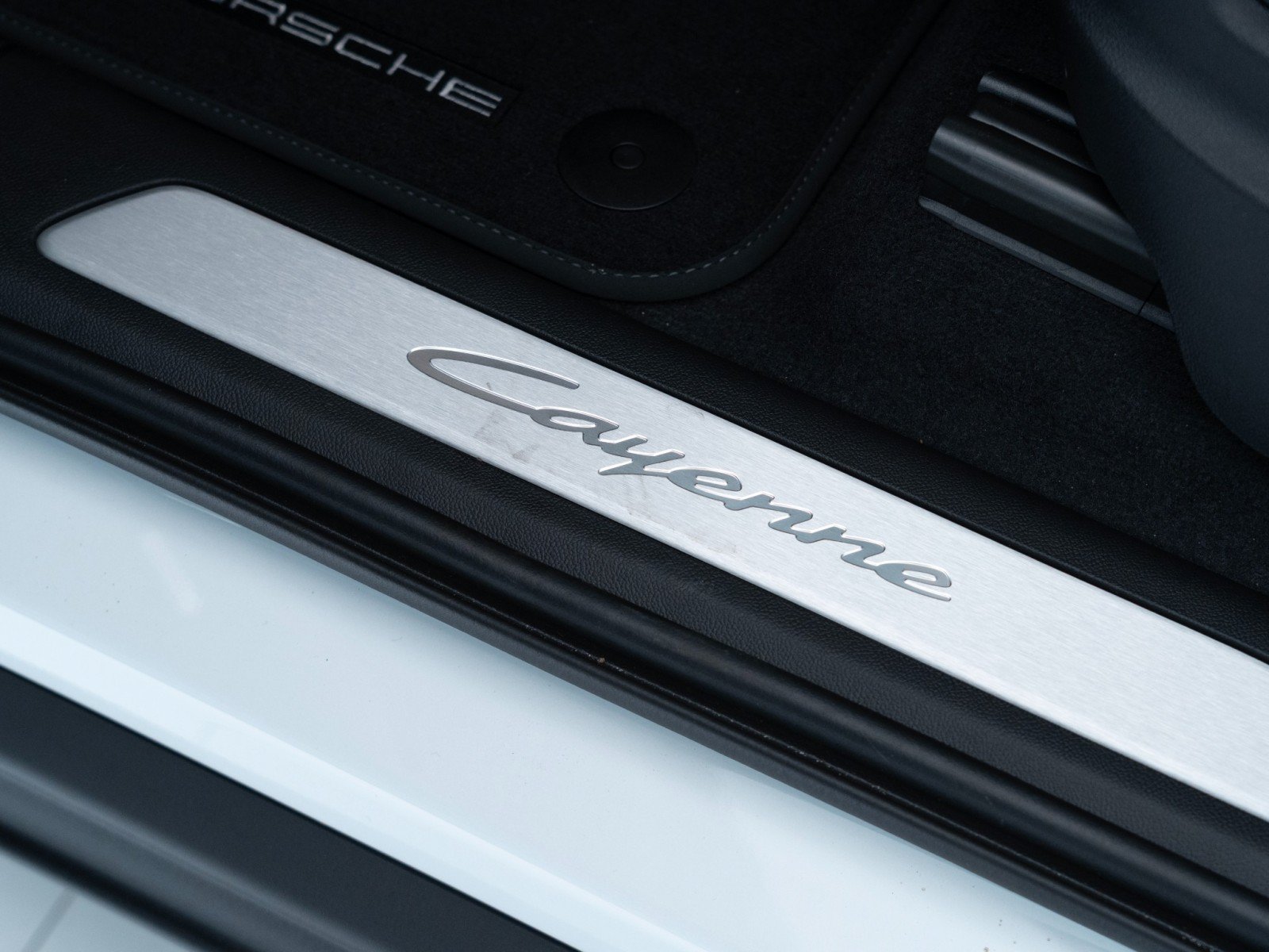 Used 2026 Porsche Cayenne AWD/4WD image 14