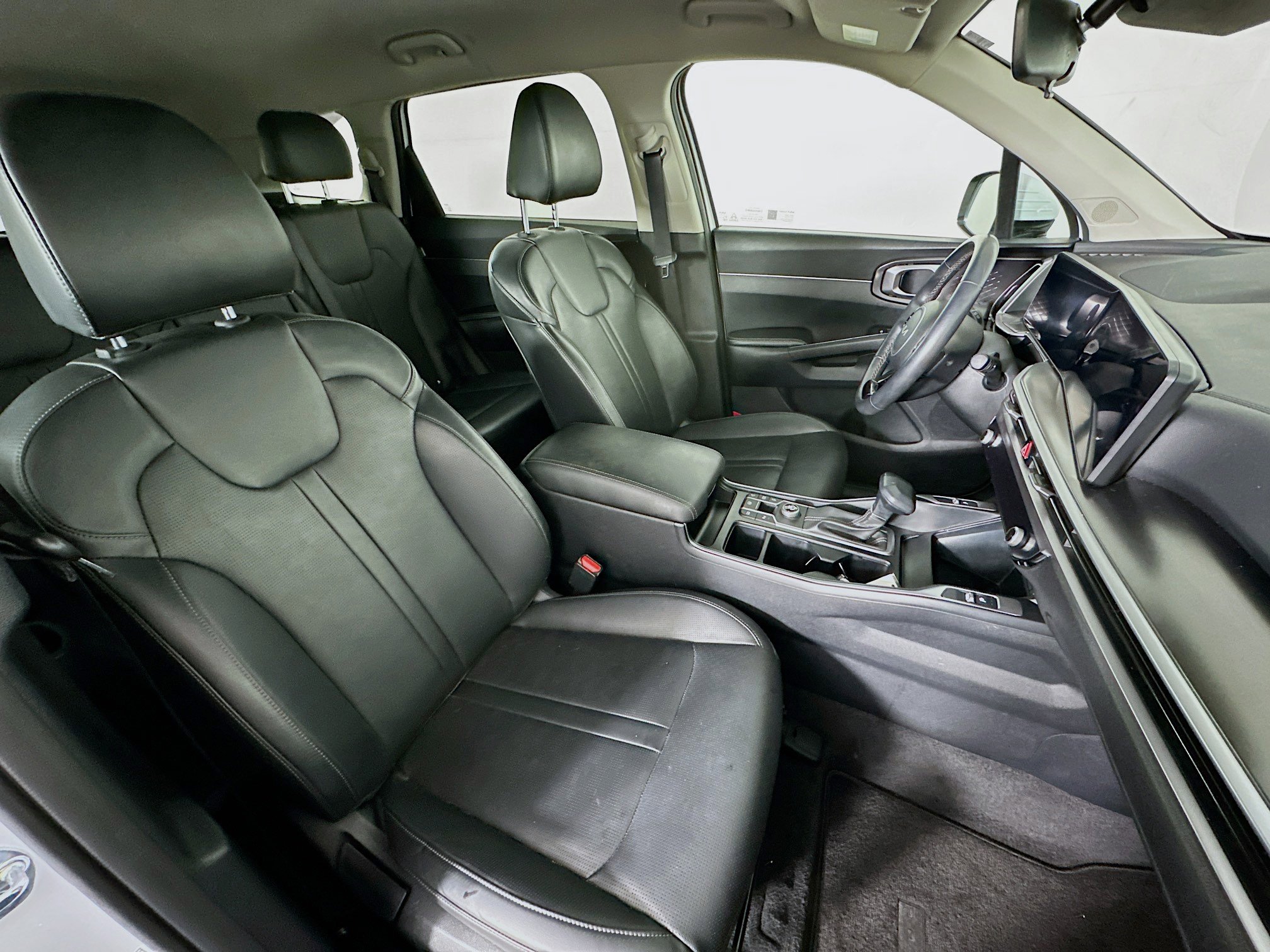 Used 2024 Kia Sorento S image 32