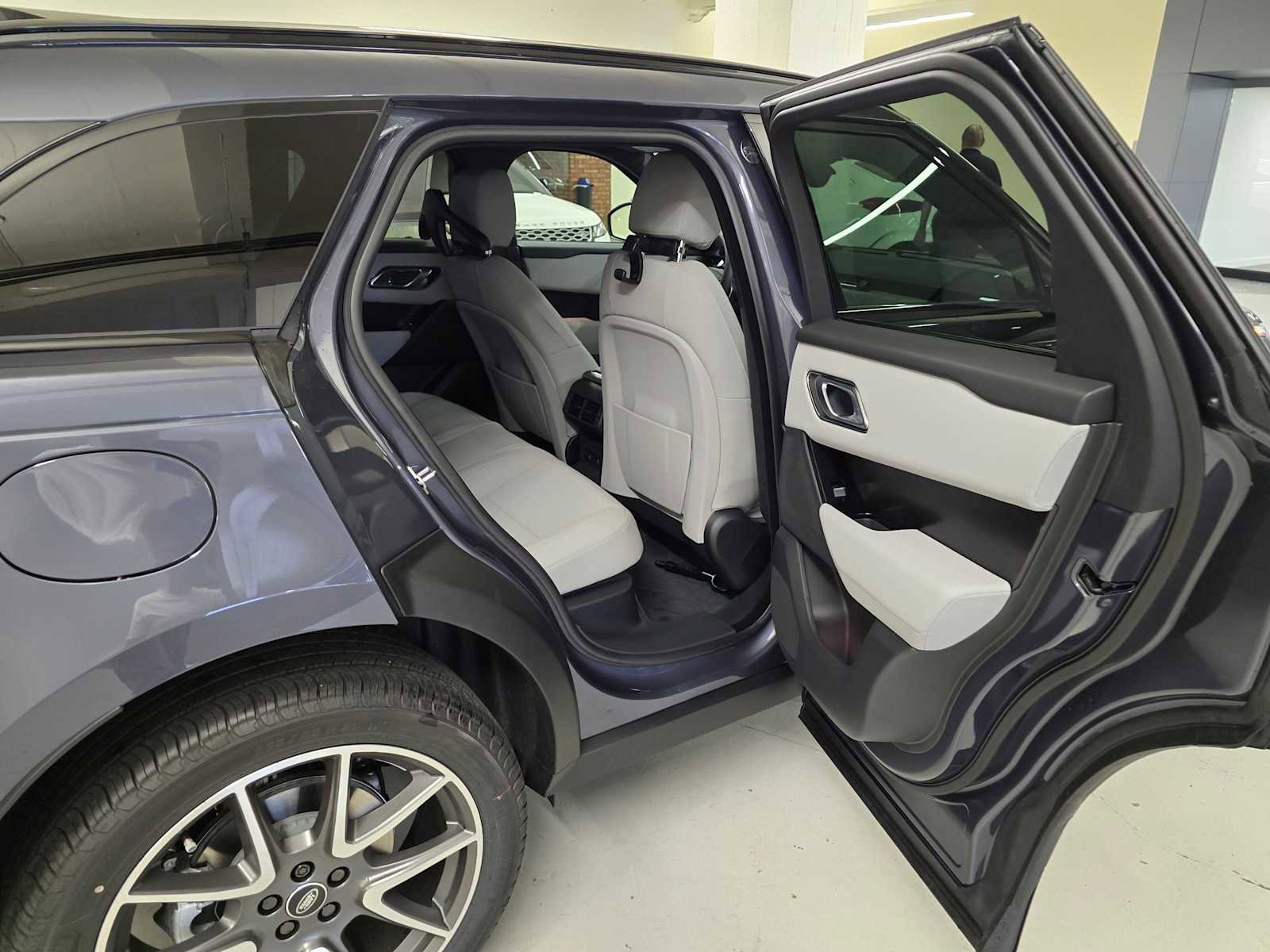 New 2026 Land Rover Range Rover Velar Dynamic SE image 14