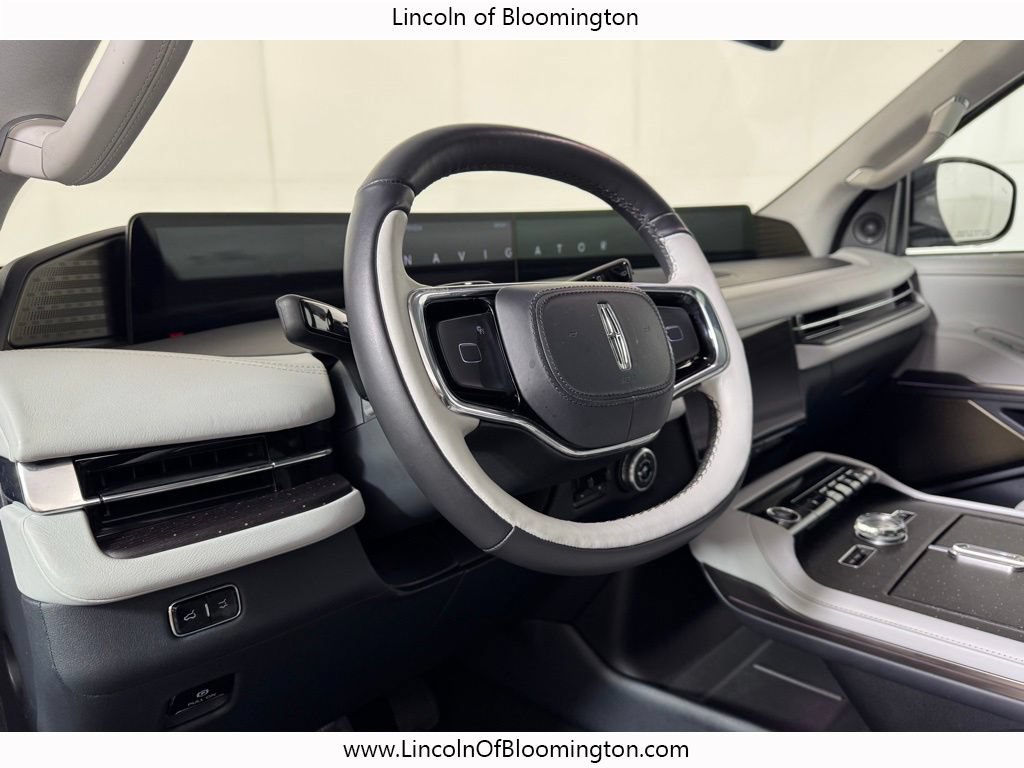 Certified 2025 Lincoln Navigator L Black Label AWD/4WD image 40