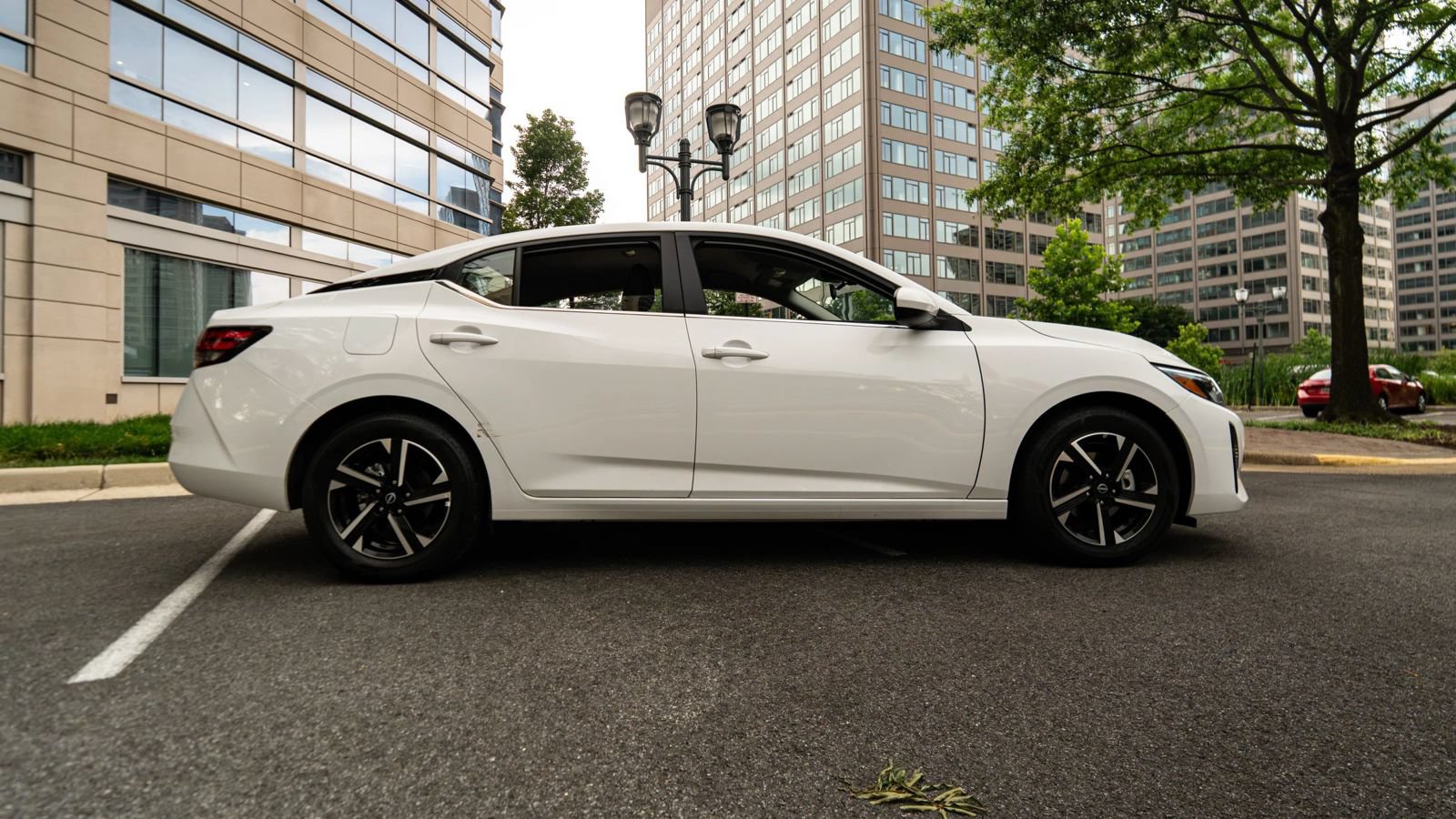 Used 2025 Nissan Sentra SV FWD image 2