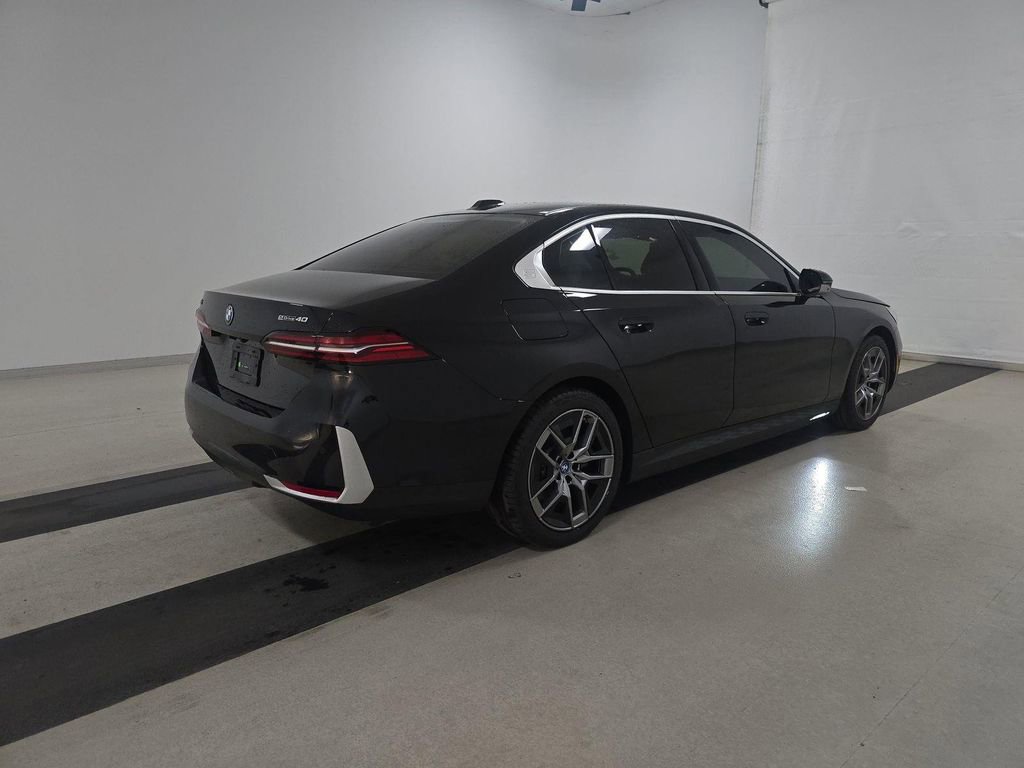 Used 2024 BMW i5 eDrive40i w/ Premium Package image 2