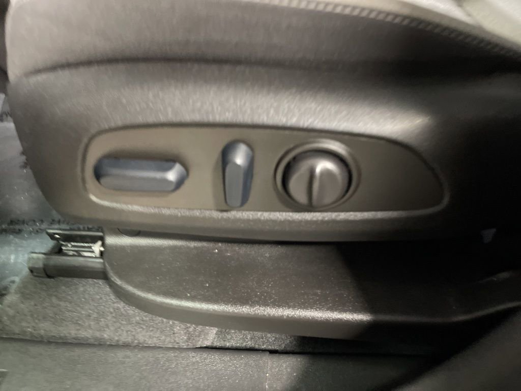 Used 2023 Chevrolet Equinox LS w/ LS Convenience Package FWD image 24