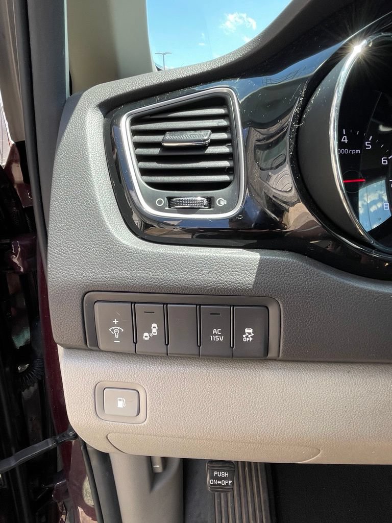 Used 2018 Kia Sedona SX FWD image 12