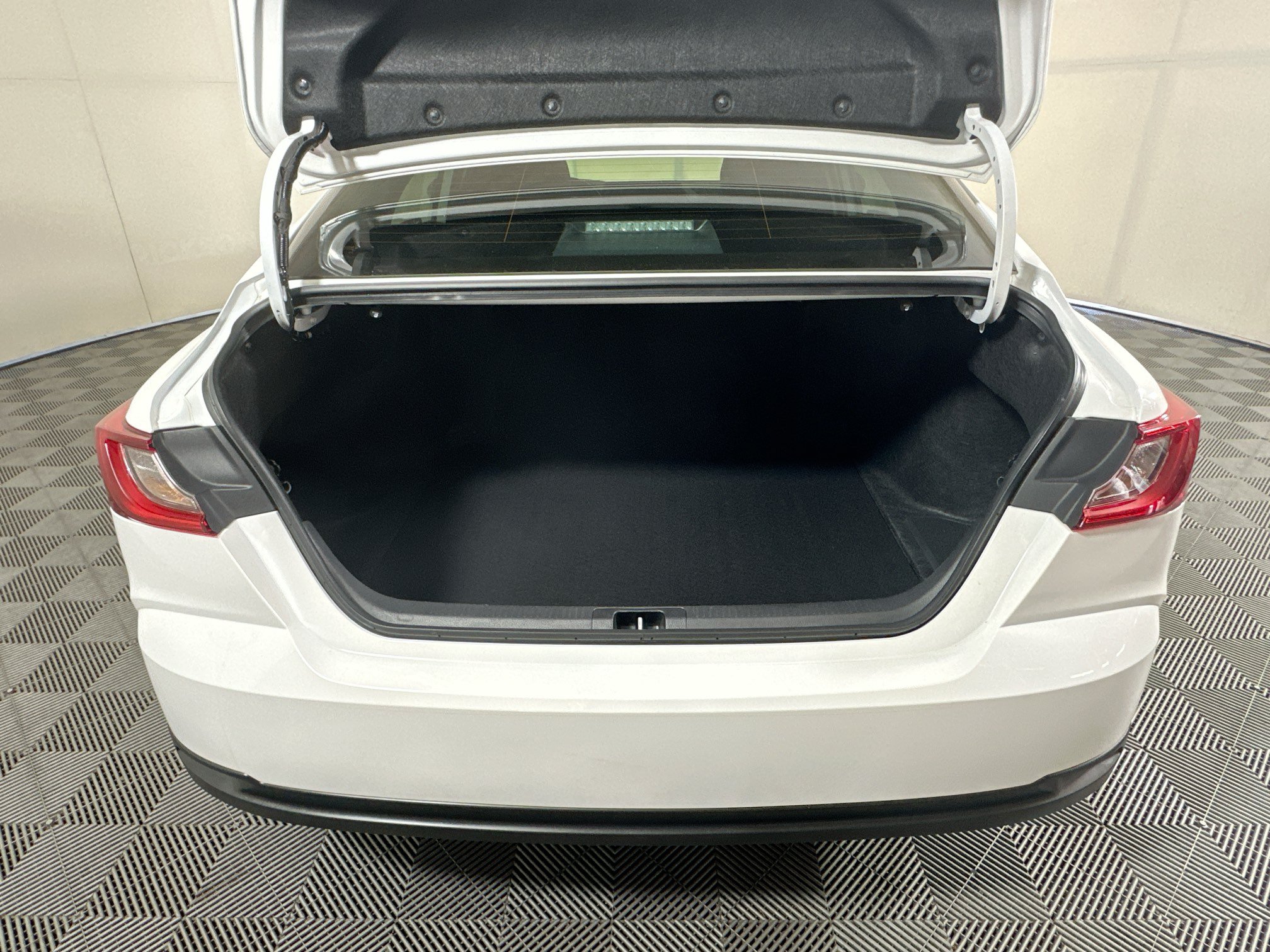 Used 2025 Toyota Camry LE FWD image 31
