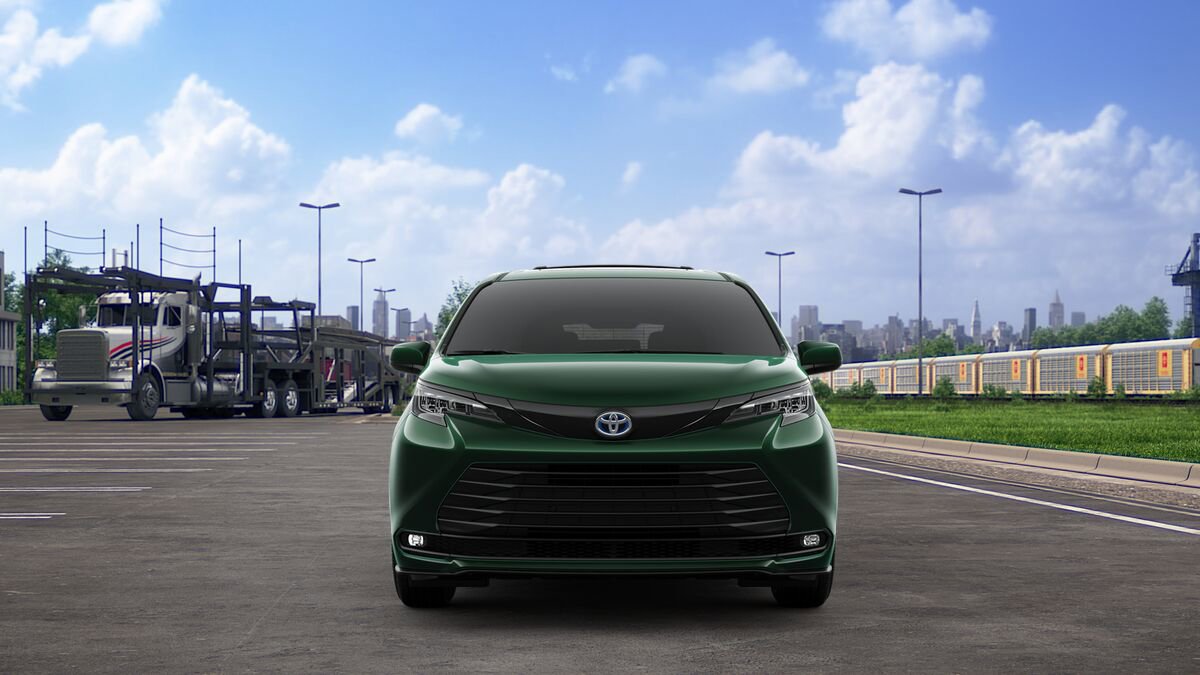 New 2025 Toyota Sienna XLE Woodland Edition image 17