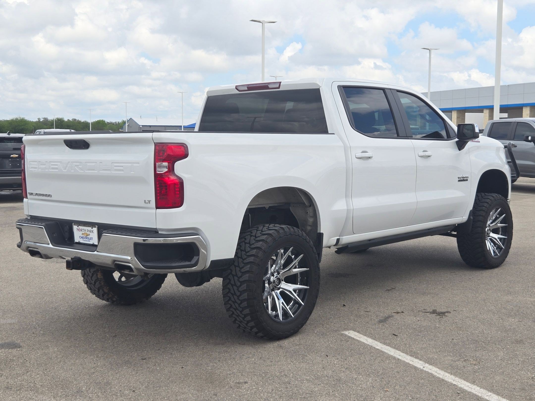 Used 2024 Chevrolet Silverado 1500 LT w/ Z71 Off-Road Package AWD/4WD image 3
