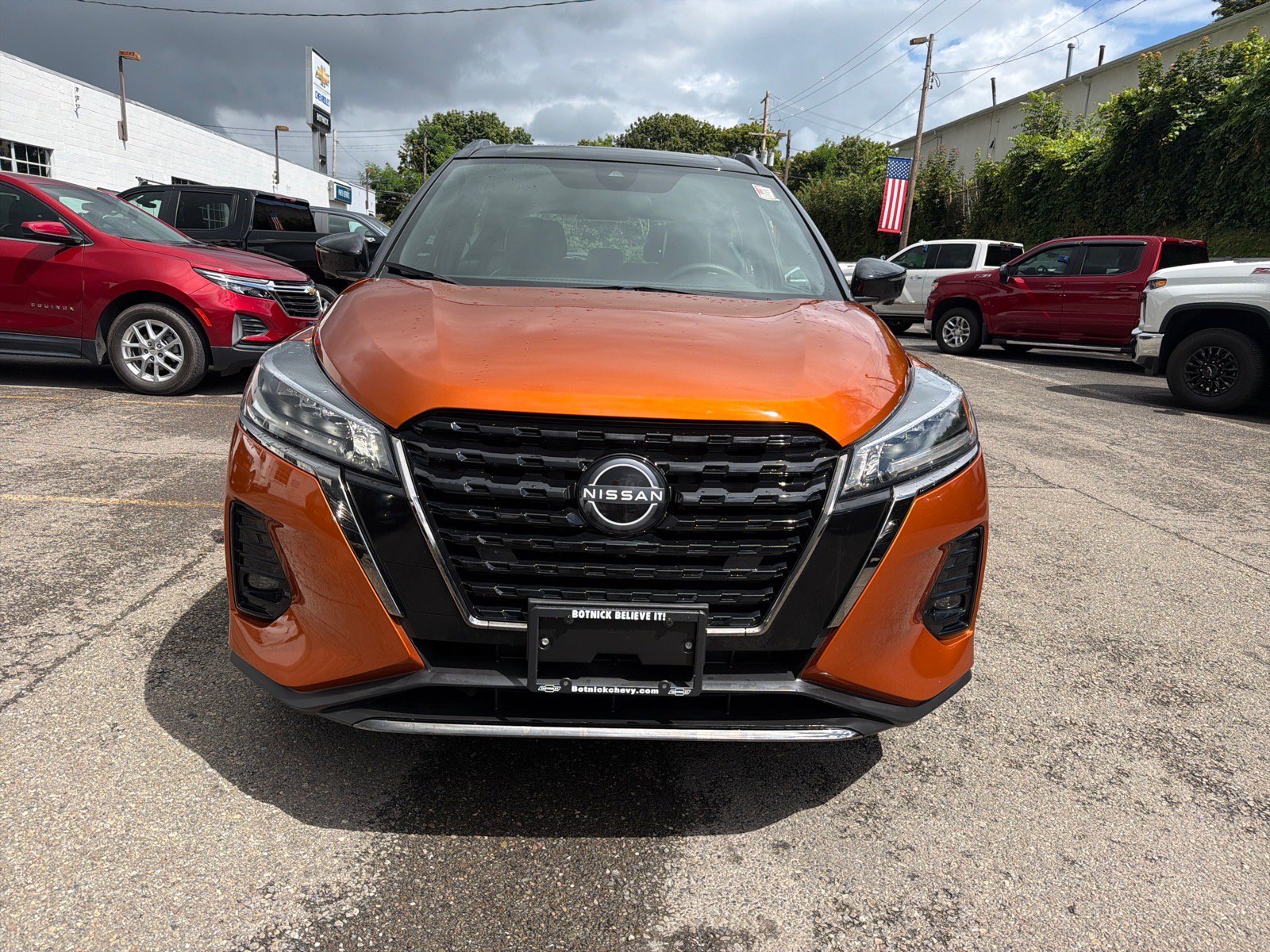 Used 2024 Nissan Kicks SR w/ SR Premium Package FWD image 2
