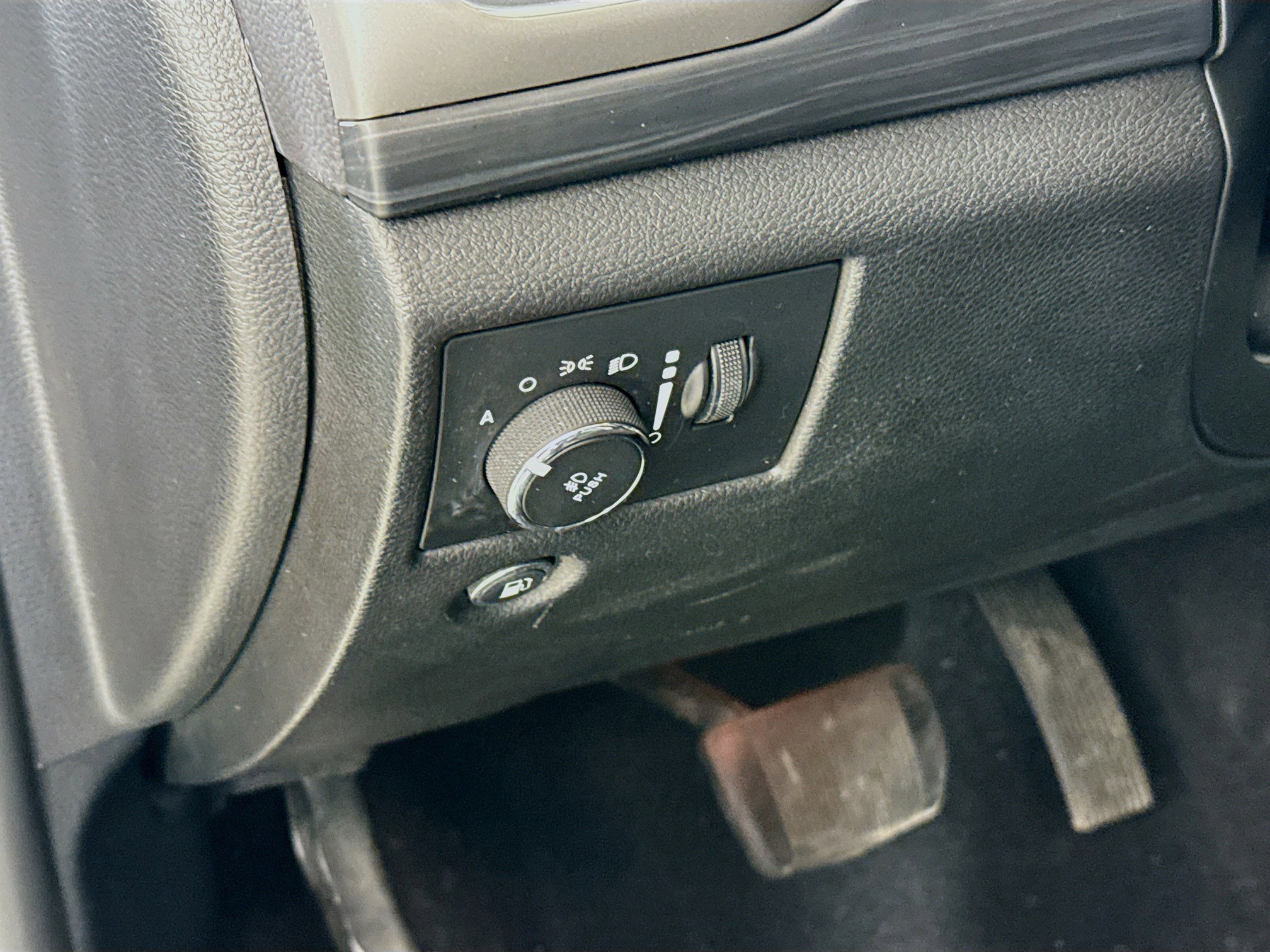 Used 2020 Jeep Grand Cherokee Altitude image 10