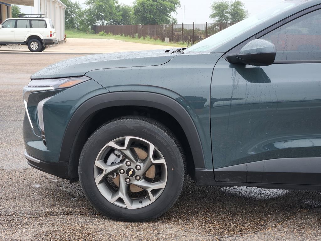 Used 2025 Chevrolet Trax LT FWD image 9