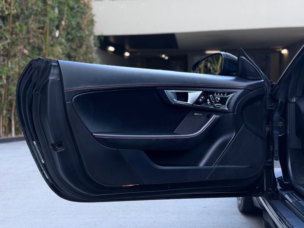 Used 2016 Jaguar F-TYPE R image 23