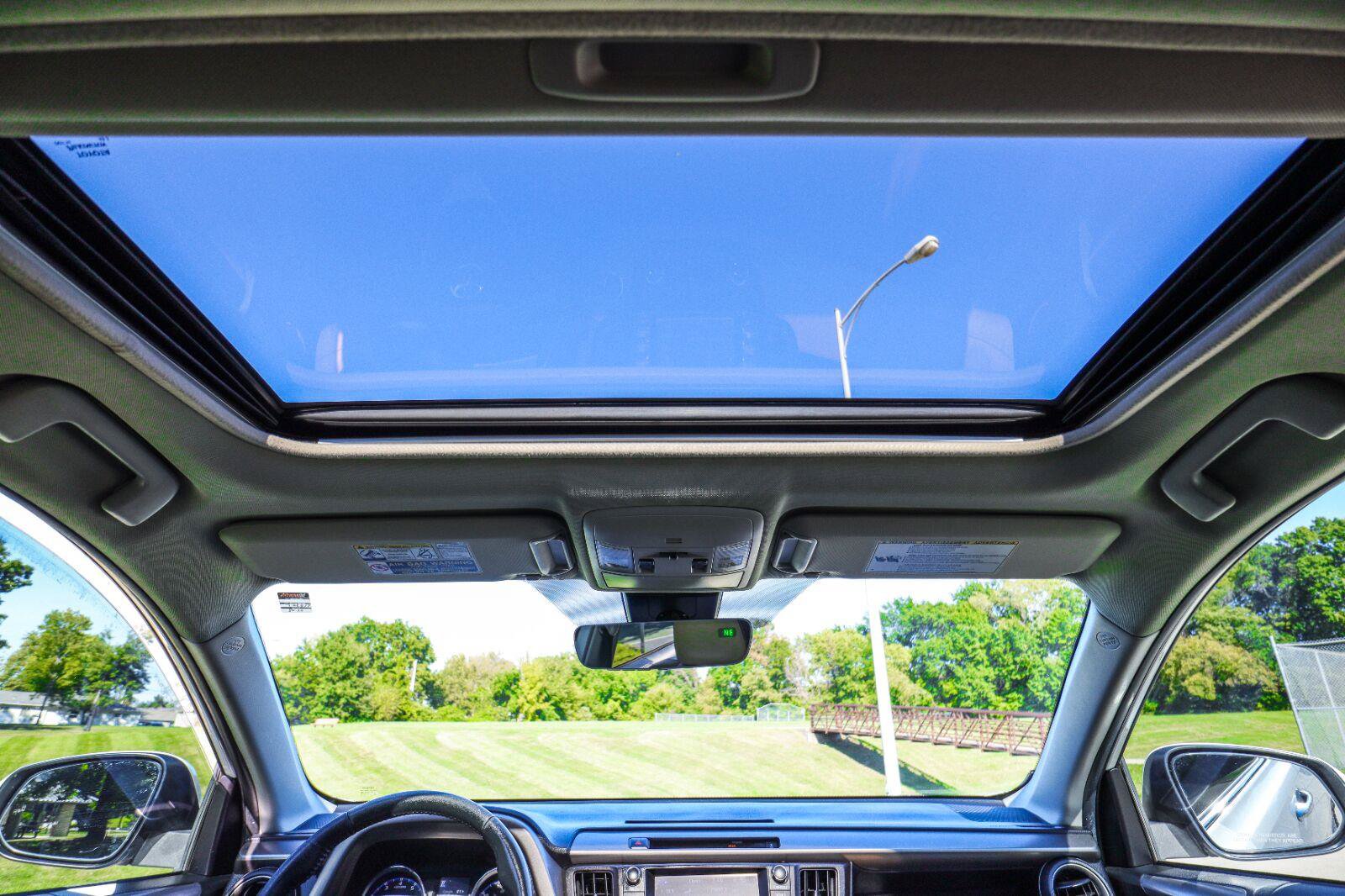 Used 2016 Toyota RAV4 Limited FWD image 6