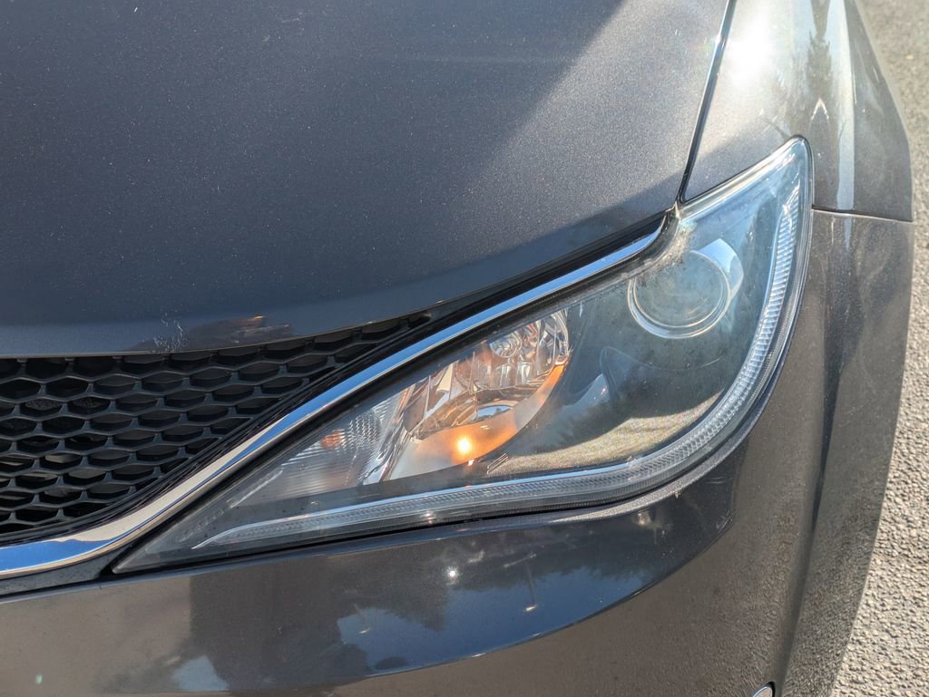 Used 2020 Chrysler Pacifica Touring-L Plus w/ Tire & Wheel Group image 12