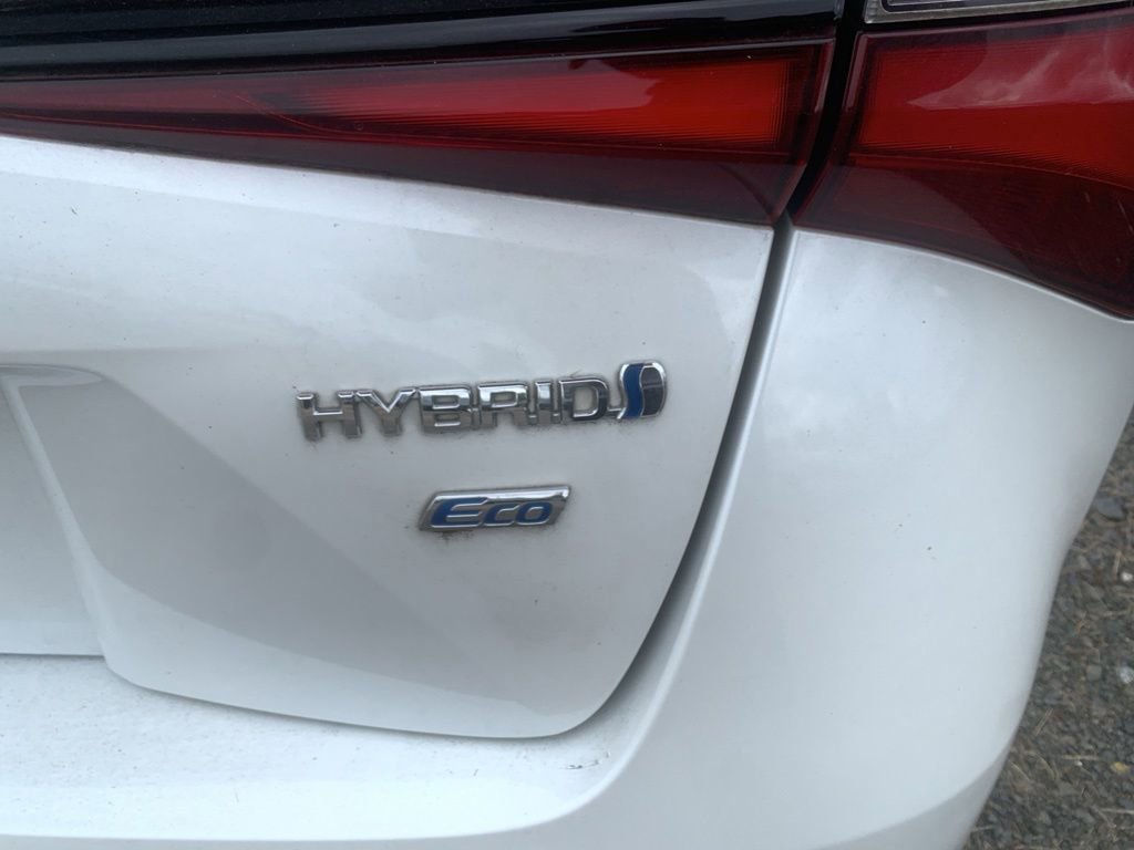 Used 2021 Toyota Prius L Eco FWD image 16