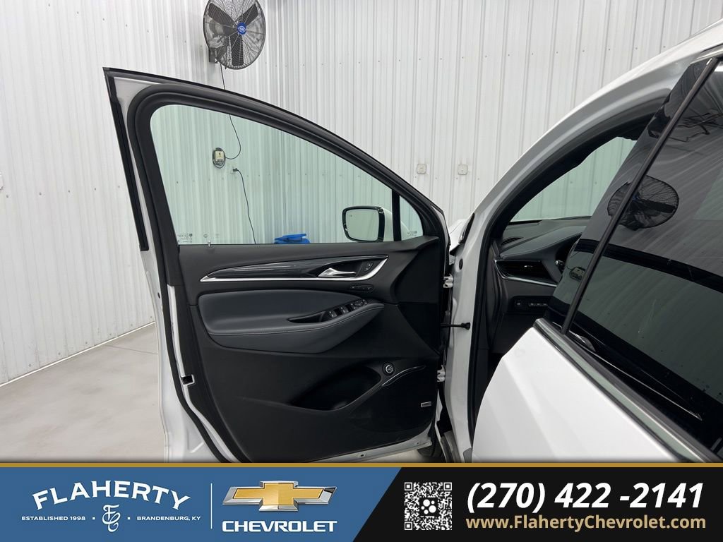 Used 2024 Buick Enclave Premium image 8