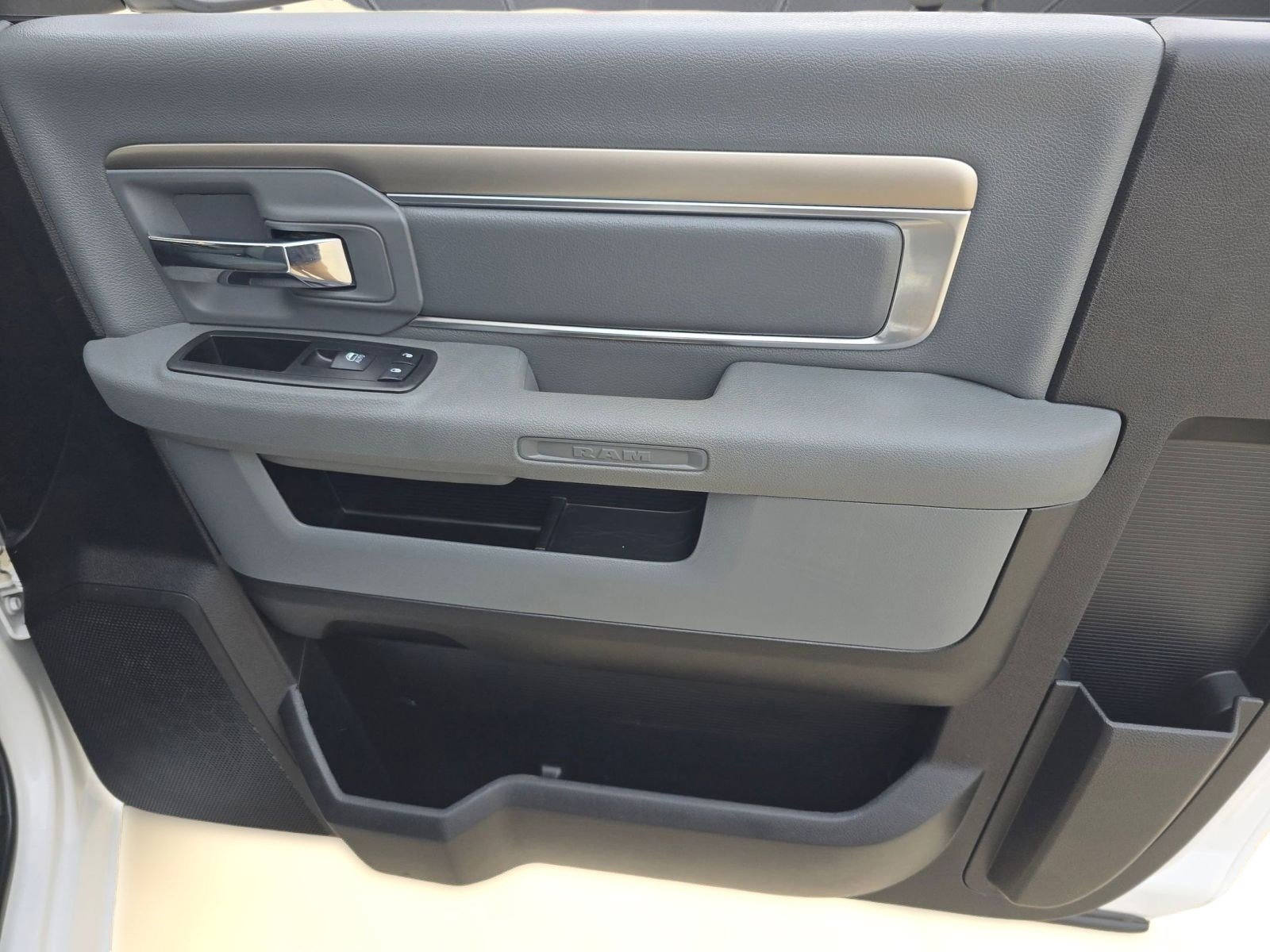 Used 2018 RAM 1500 Express image 15