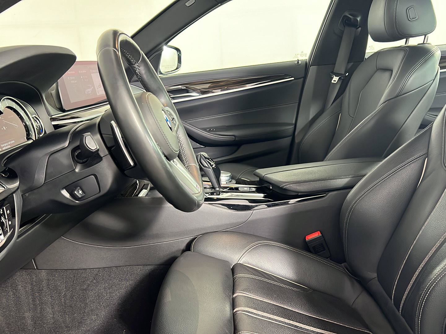 Used 2019 BMW 540i xDrive w/ M Sport Package AWD/4WD image 2