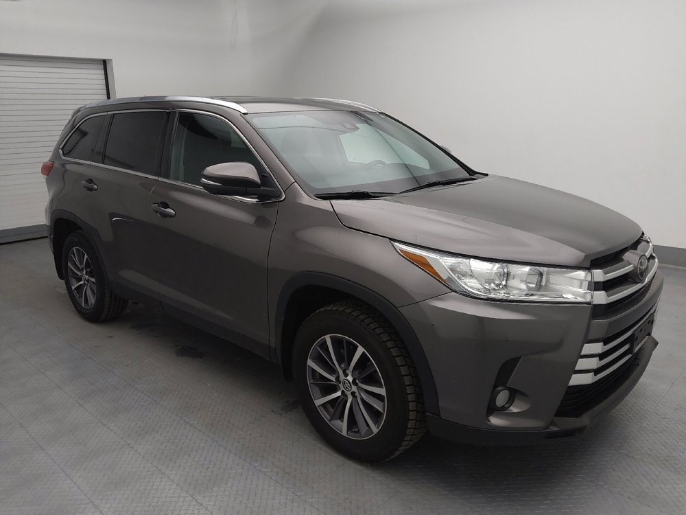 Used 2019 Toyota Highlander XLE image 11