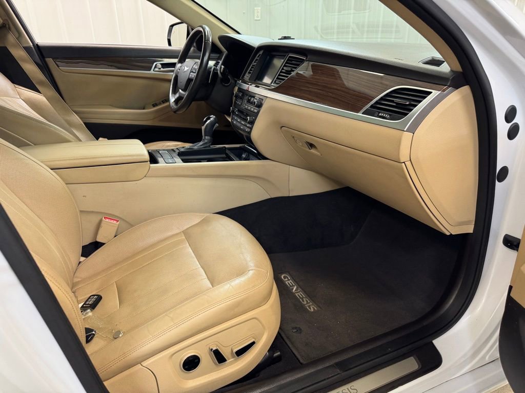 Used 2015 Hyundai Genesis 3.8 w/ Option Group 02 image 26