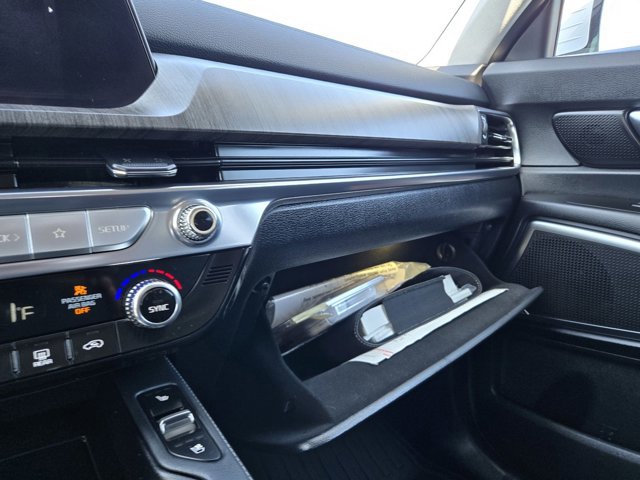 Used 2024 Kia Telluride SX Prestige w/ Towing Package image 14