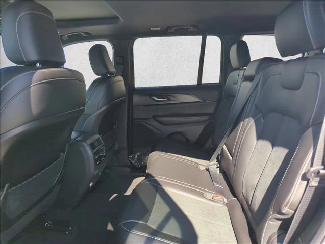 New 2025 Jeep Grand Cherokee Altitude image 13