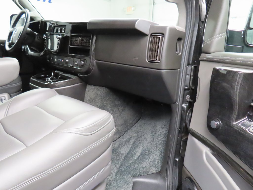 Used 2022 GMC Savana 2500 Extended w/ Enhanced Convenience Package image 27