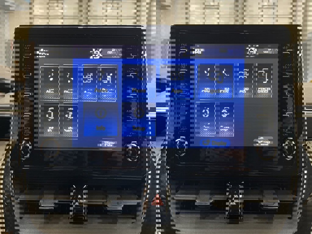 Used 2020 Toyota Corolla LE image 18