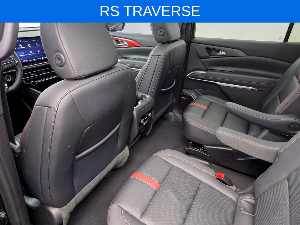 Used 2024 Chevrolet Traverse RS FWD image 15