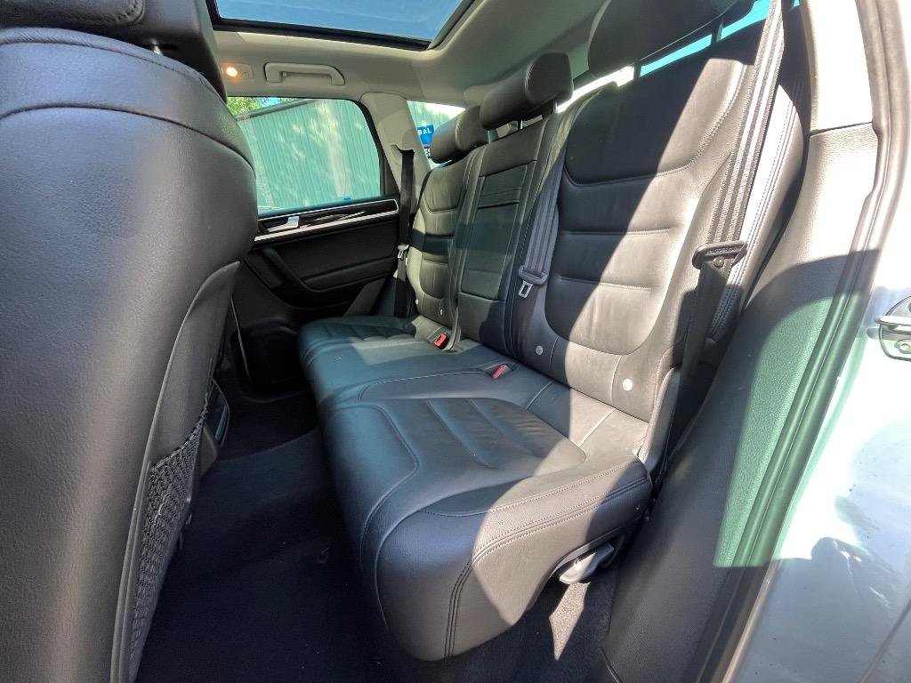 Used 2013 Volkswagen Touareg Executive AWD/4WD image 31