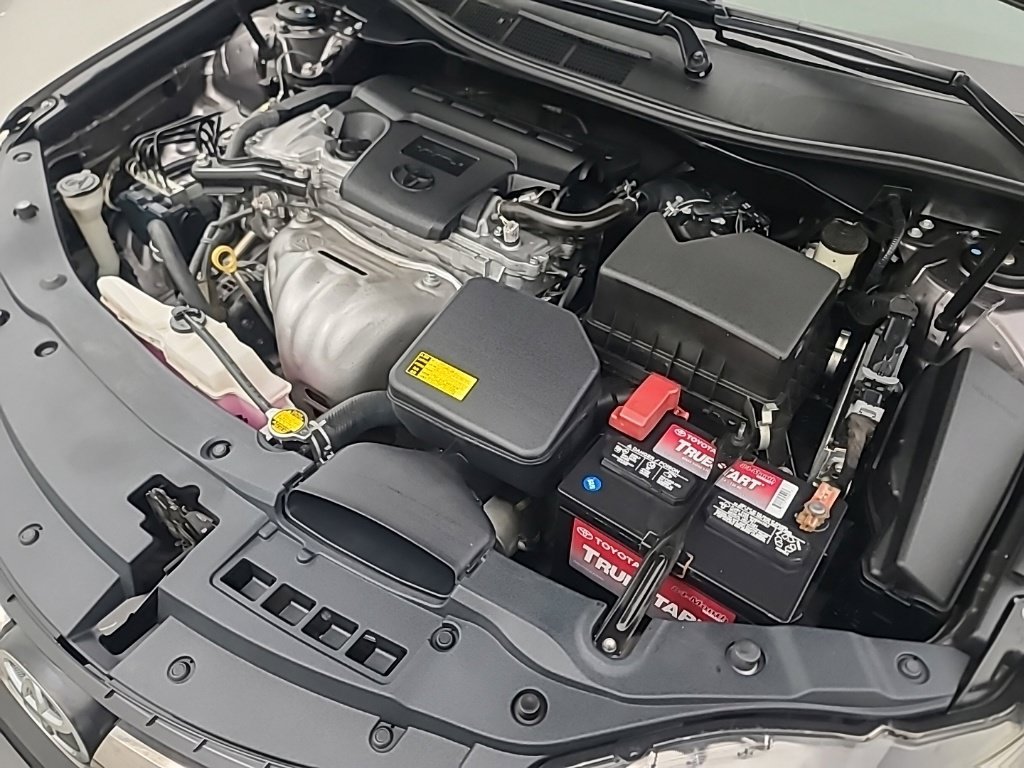 Used 2015 Toyota Camry XSE FWD image 40