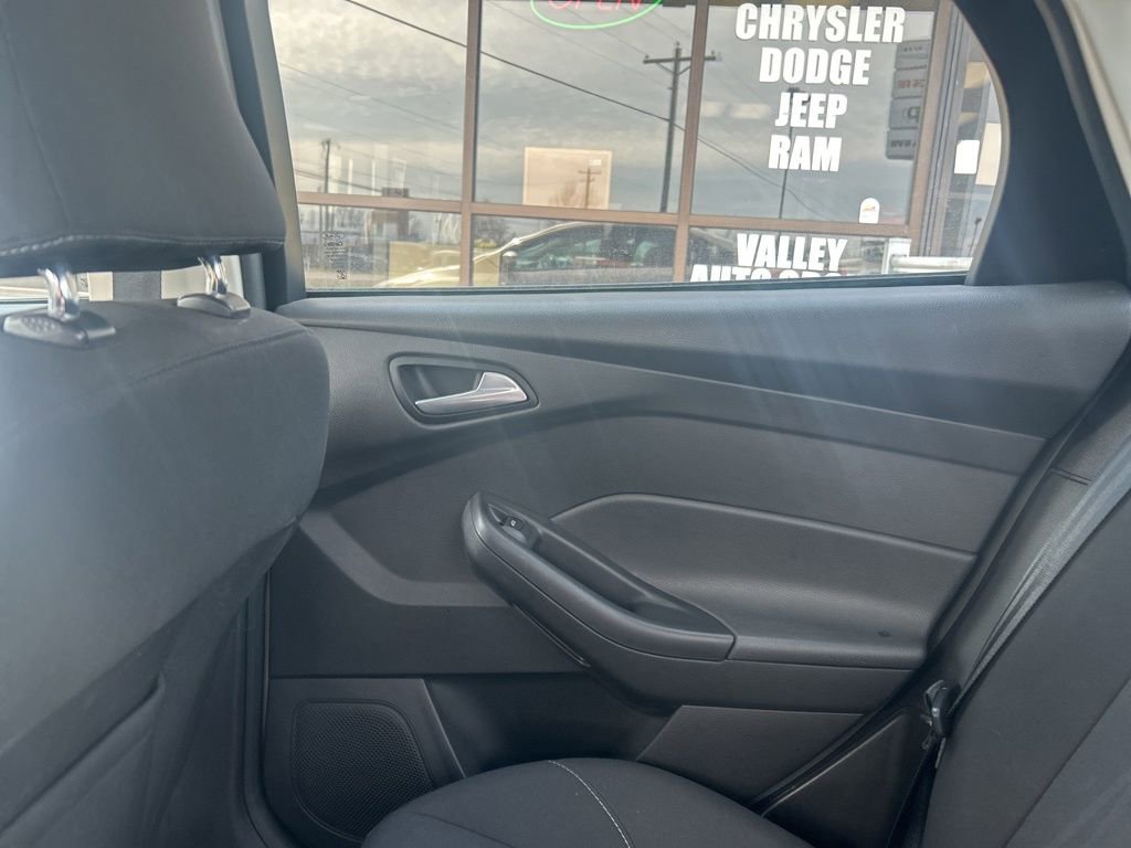 Used 2017 Ford Focus SE FWD image 9