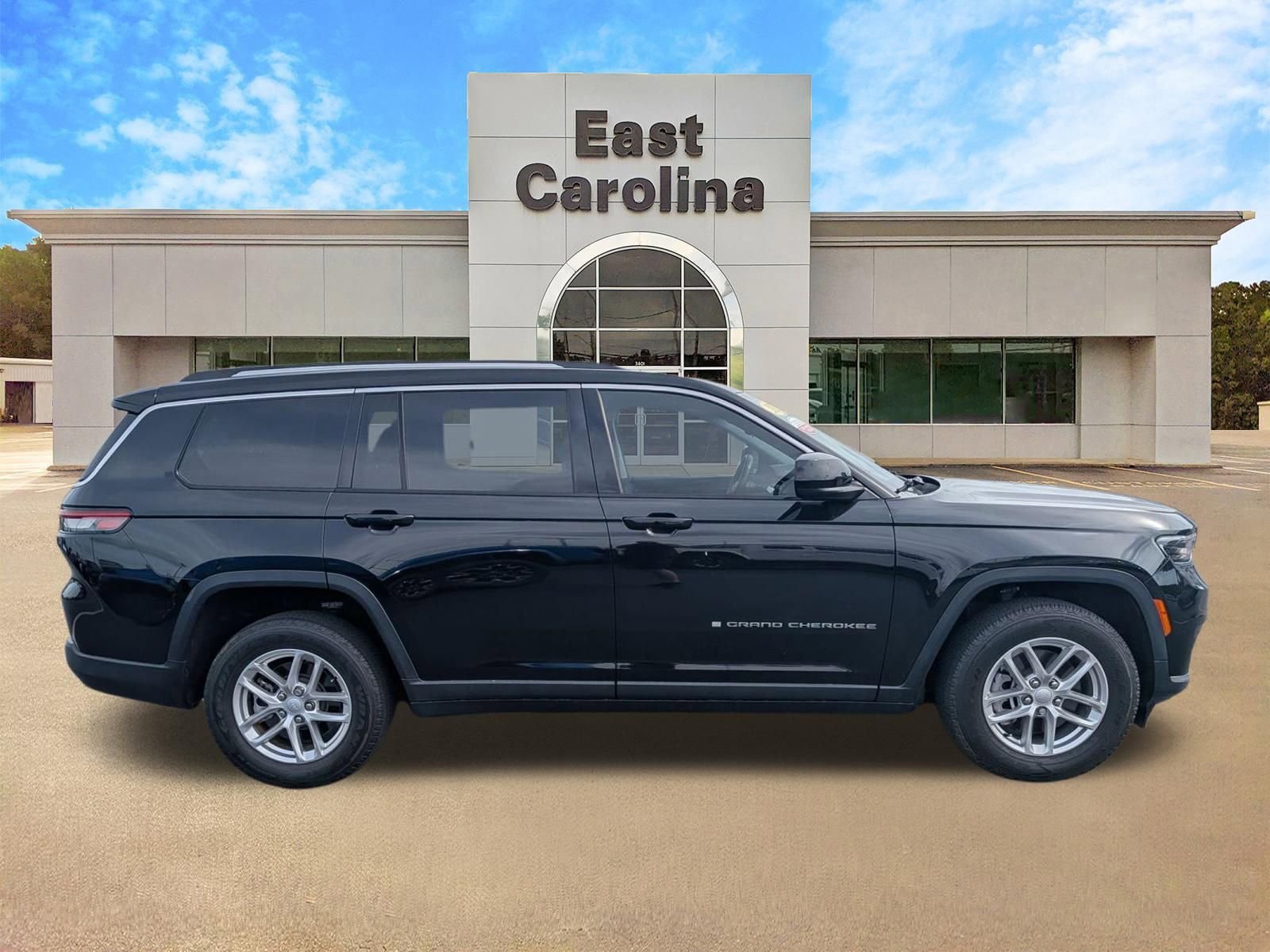 Certified 2021 Jeep Grand Cherokee L Laredo w/ Luxury Tech Group I RWD image 2