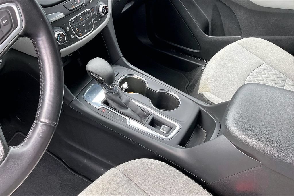 Used 2022 Chevrolet Equinox LT w/ Driver Convenience Package FWD image 18